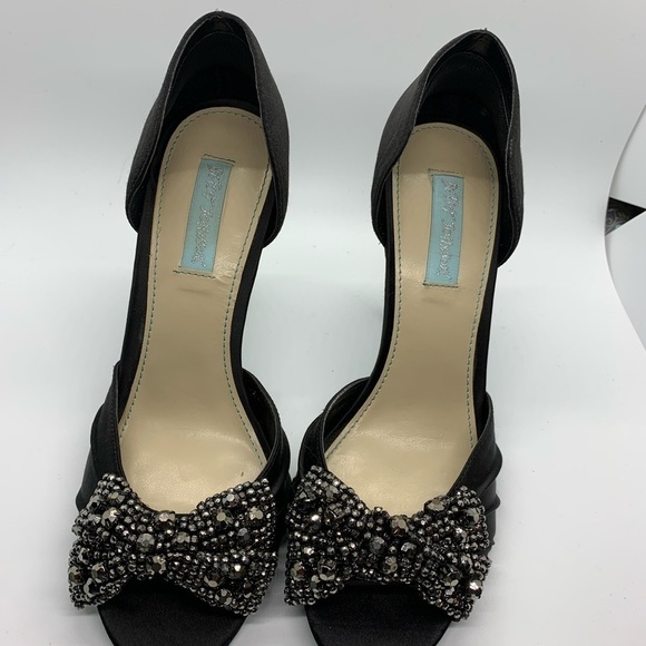 Betsey Johnson SB-Gown Black Satin Heels size 8.5M​​​​​​​​​​​​​​​​​​​​​​​​​ - Picture 3 of 10